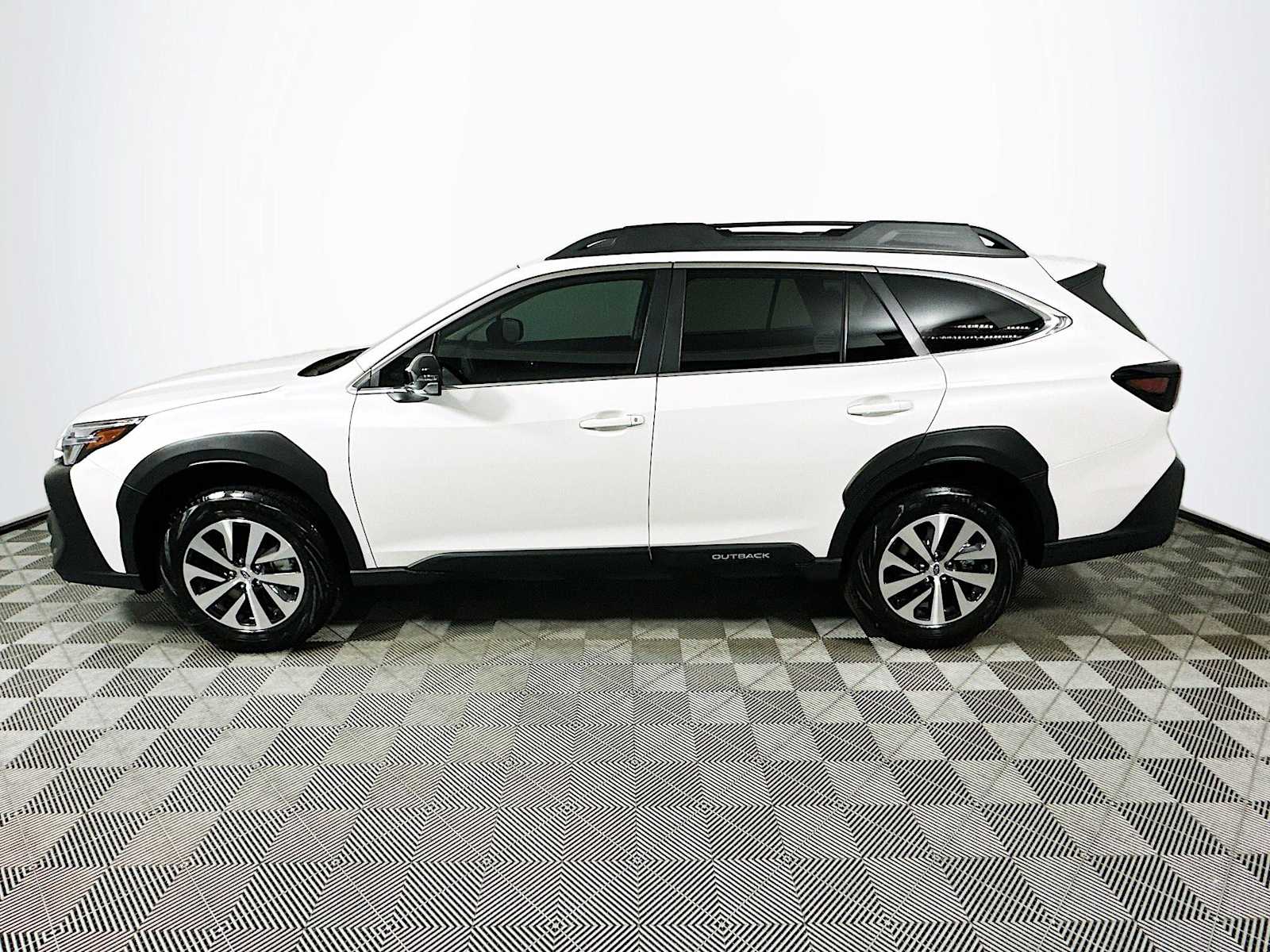 2025 Subaru Outback Premium photo 4