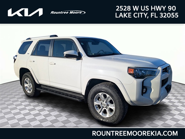 2024 Toyota 4Runner SR5's photo