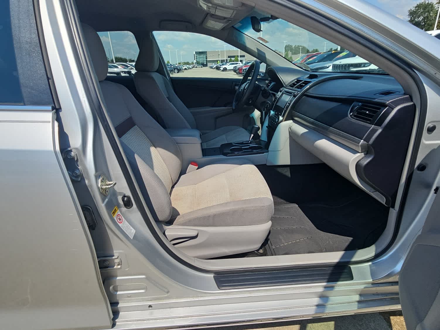 2014 Toyota Camry LE photo 13