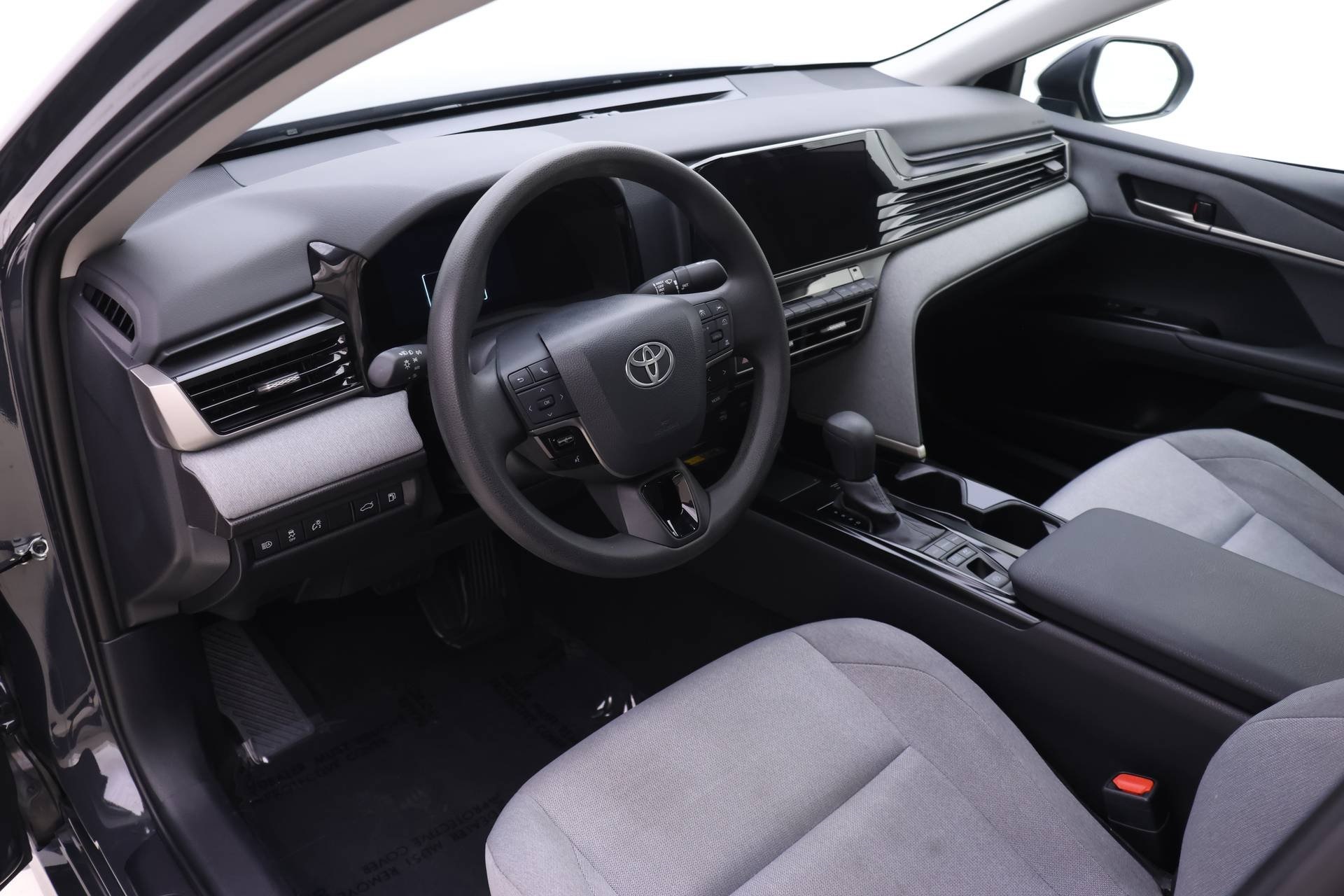 2025 Toyota Camry LE photo 3