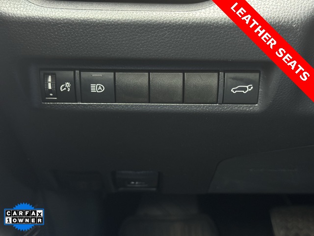 2020 Toyota RAV4 XLE Premium photo 10