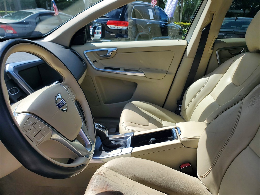 2016 Volvo XC60 T5 Drive-E Premier photo 14