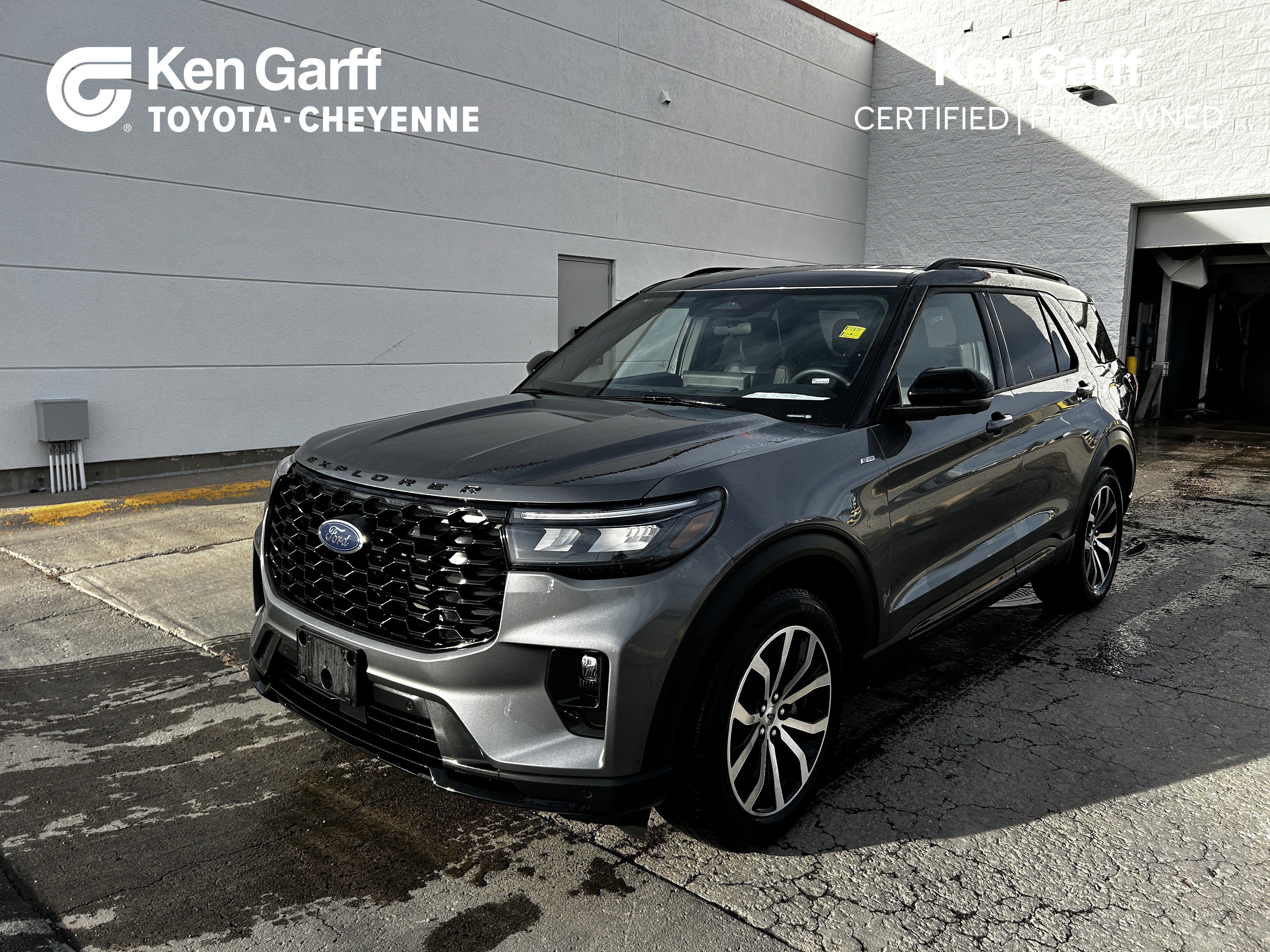 2025 Ford Explorer ST Line's photo