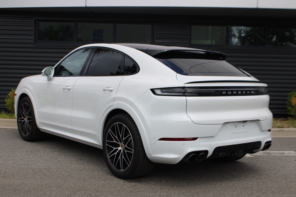 2024 Porsche Cayenne Coupe photo 3