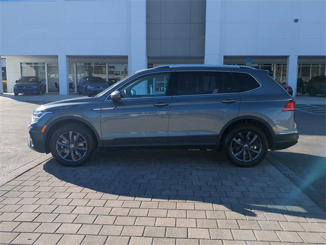 2023 Volkswagen Tiguan SE photo 3