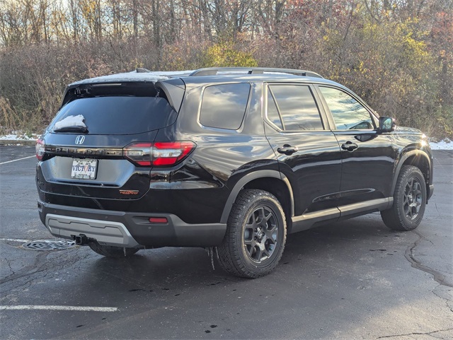 2025 Honda Pilot TrailSport photo 3