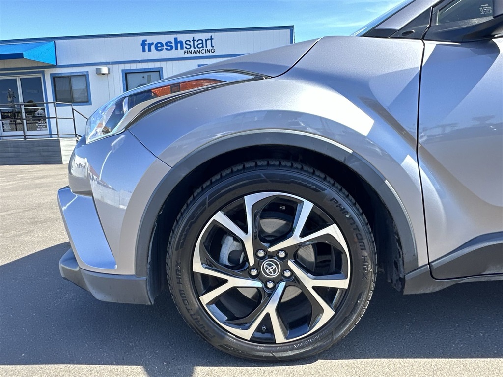 2019 Toyota C-HR XLE photo 18