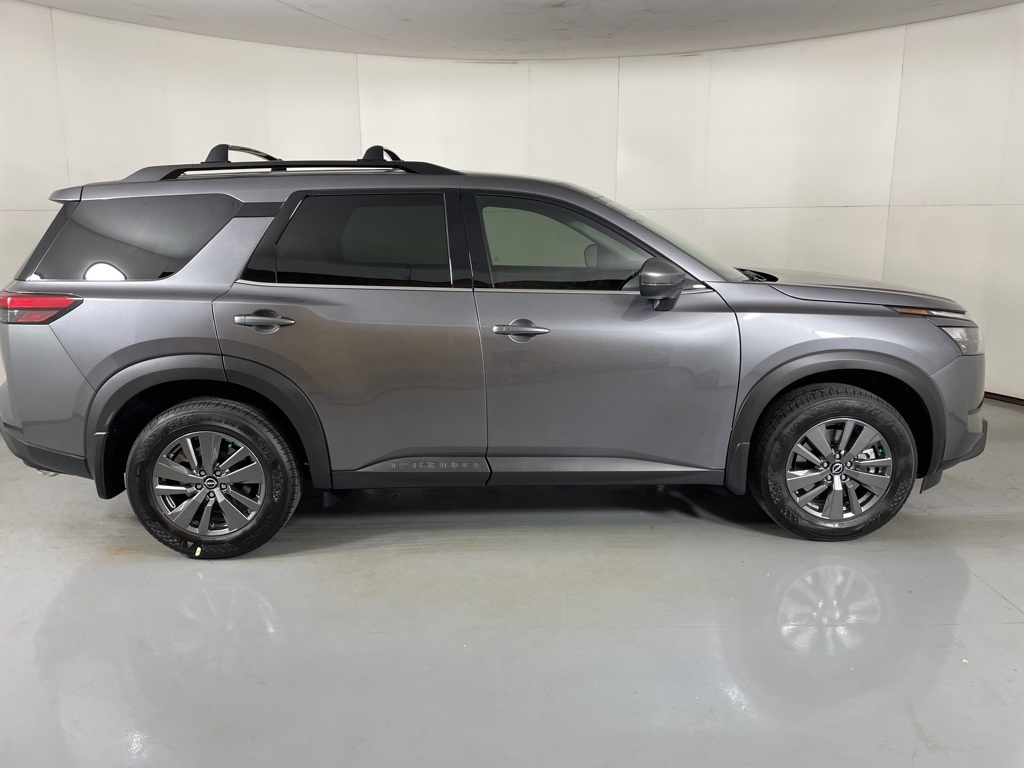 2025 Nissan Pathfinder SV photo 9