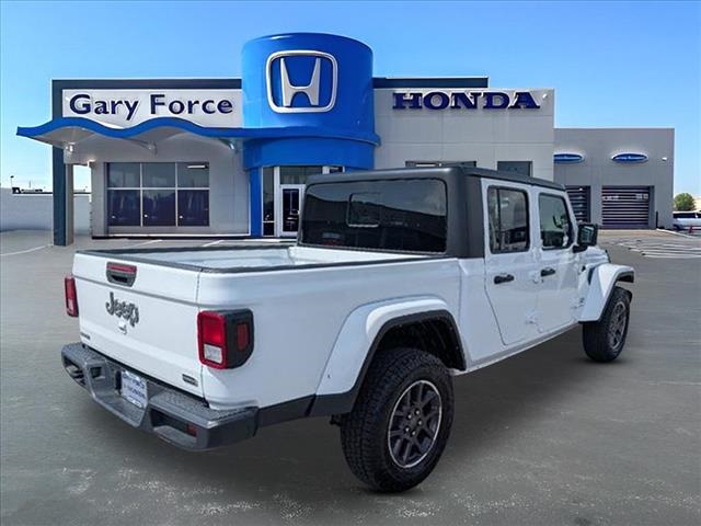 2023 Jeep Gladiator Overland photo 2