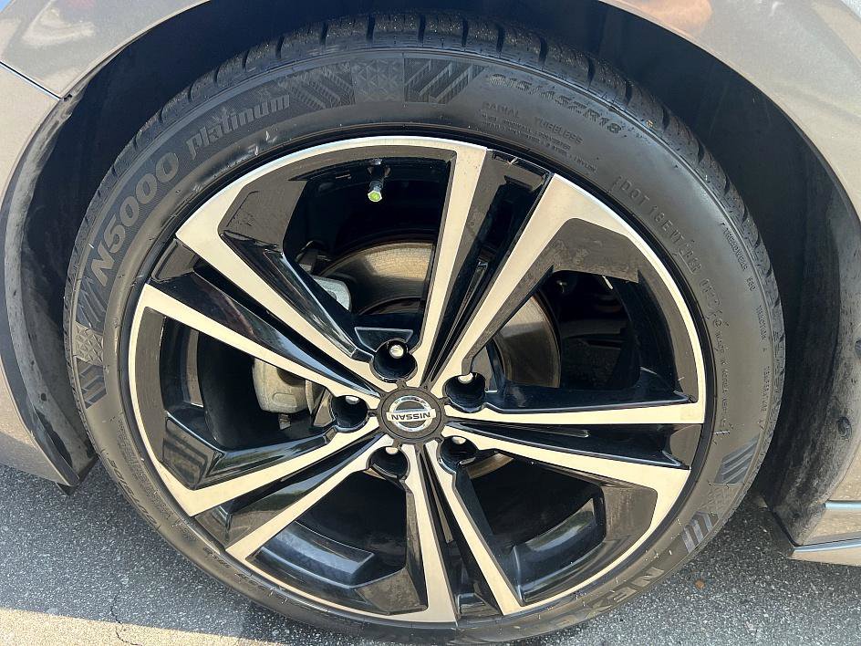 2020 Nissan Sentra SR photo 9