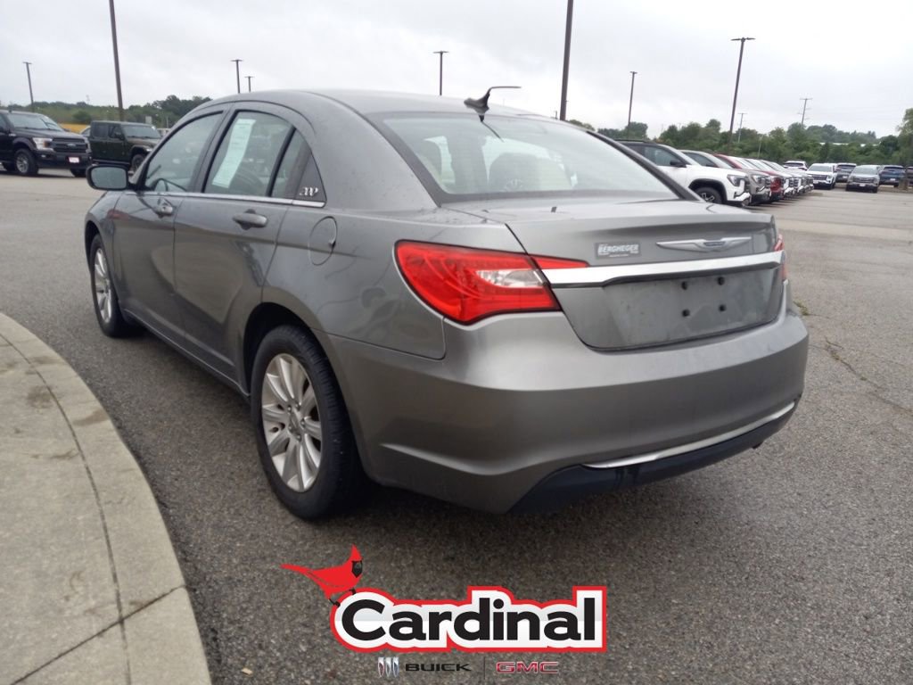2011 Chrysler 200 Touring photo 9