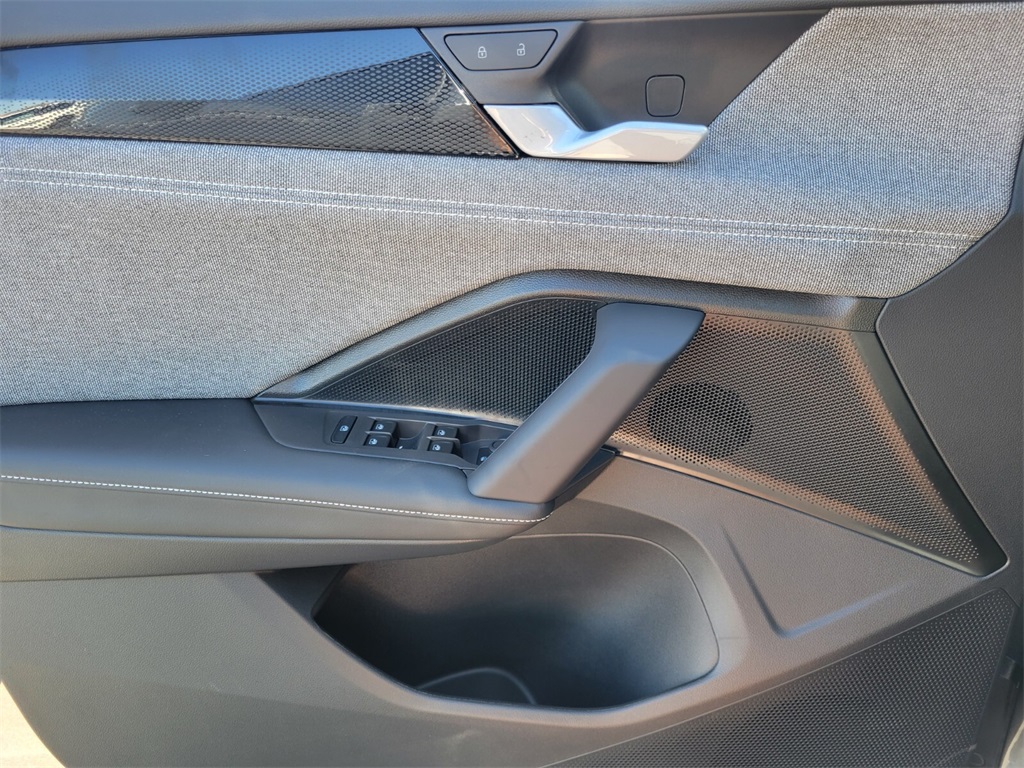 2025 Volkswagen Tiguan S photo 9