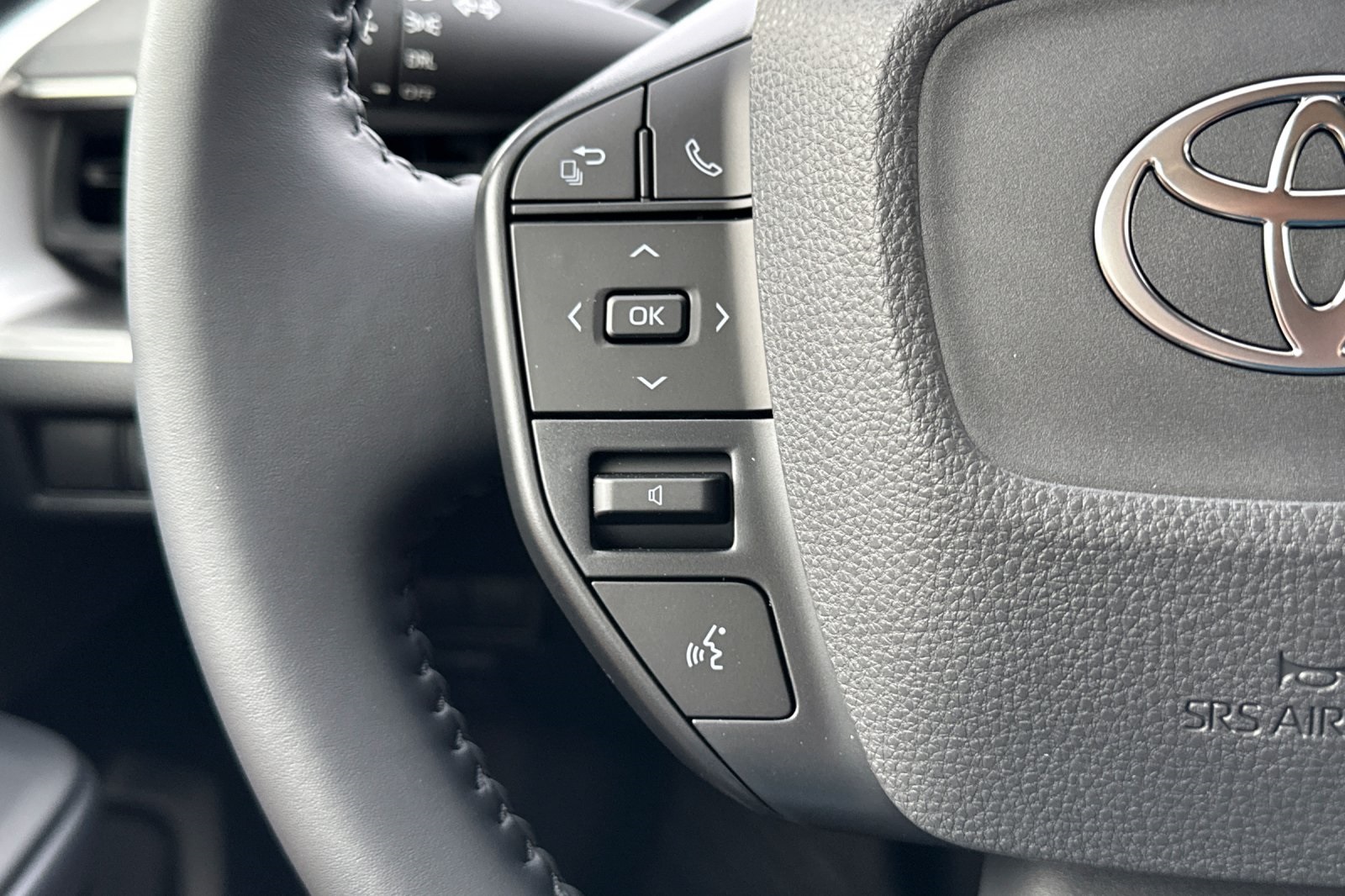 2026 Toyota Prius LE photo 25