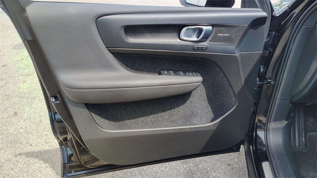 2023 Volvo XC40 Recharge Ultimate photo 8