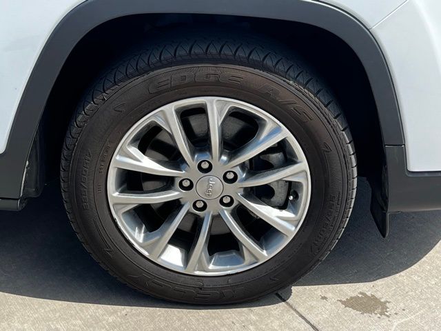 2022 Jeep Cherokee Latitude Lux photo 4
