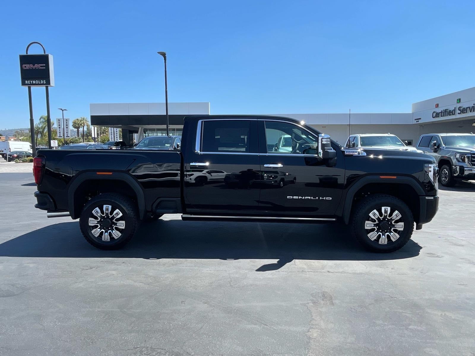2025 Gmc Sierra 2500 HD Denali photo 2
