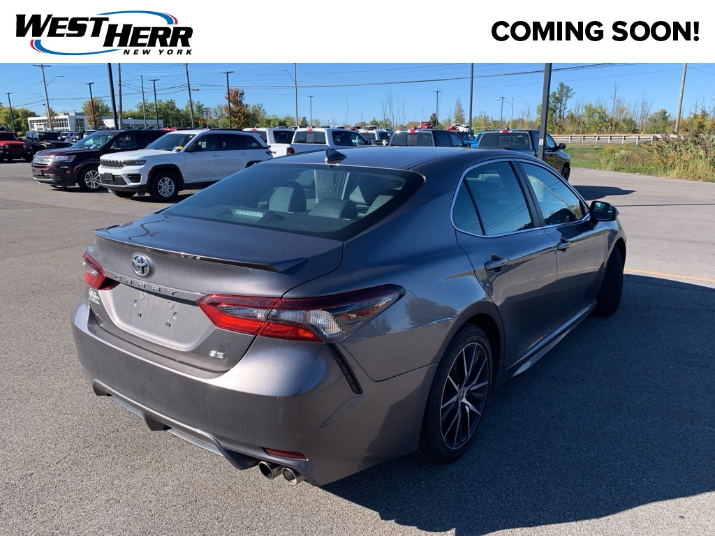 2021 Toyota Camry SE photo 2