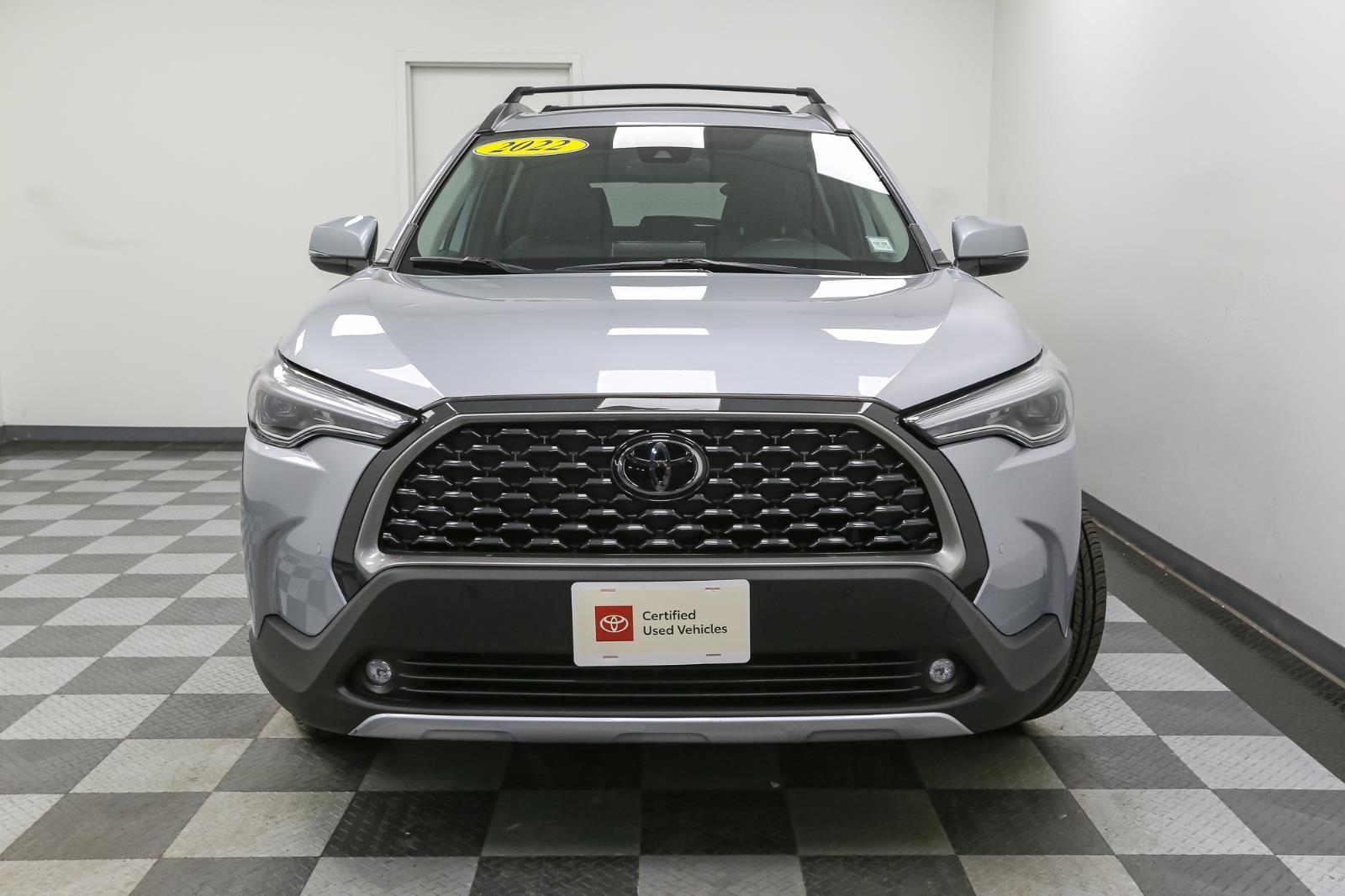 2022 Toyota Corolla Cross XLE photo 3