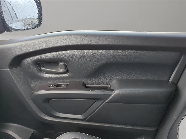 2019 Nissan Titan S Crew Cab photo 19
