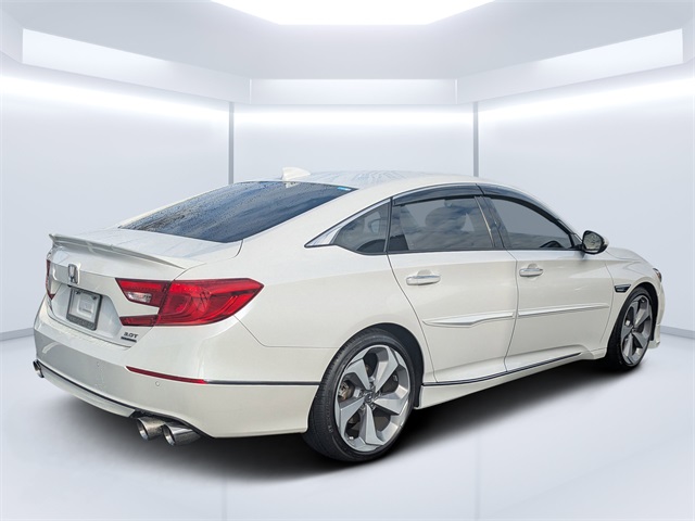 2018 Honda Accord Touring 2.0T photo 3