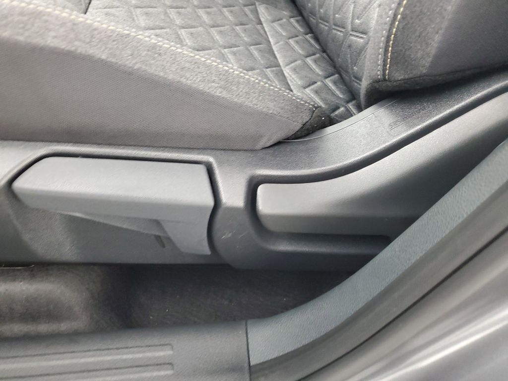 2026 Nissan Kicks SV photo 27