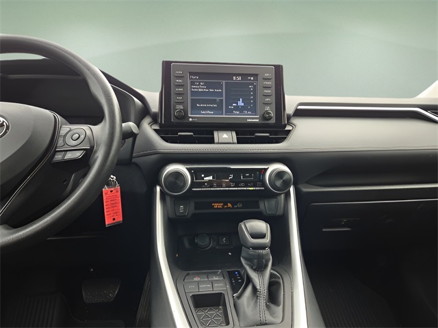 2022 Toyota RAV4 LE photo 10