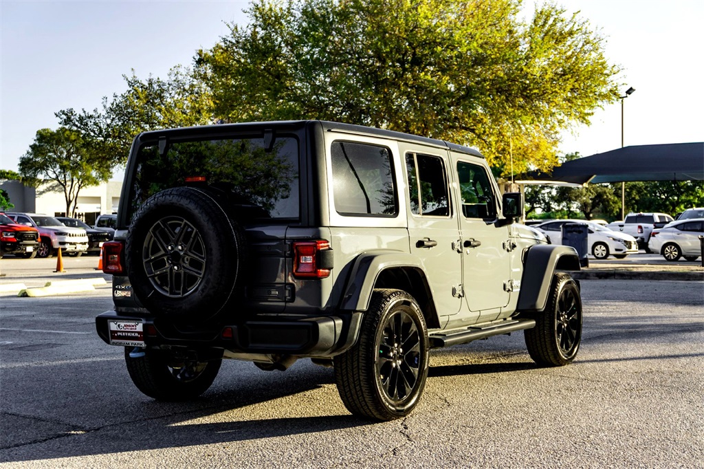 2023 Jeep Wrangler Sahara 4xe photo 4