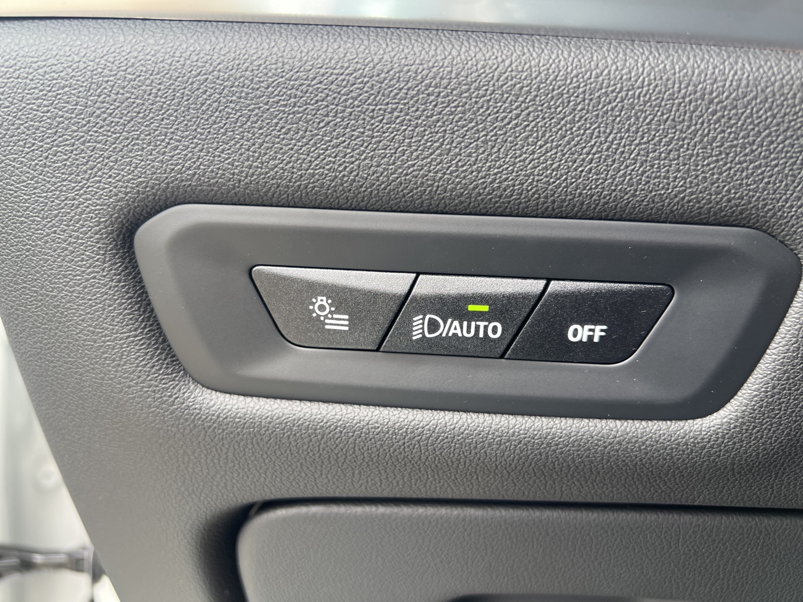 New 2026 Mineral White Metallic BMW xDrive40i image 16