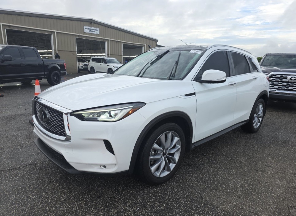 2022 Infiniti QX50 Luxe photo 2