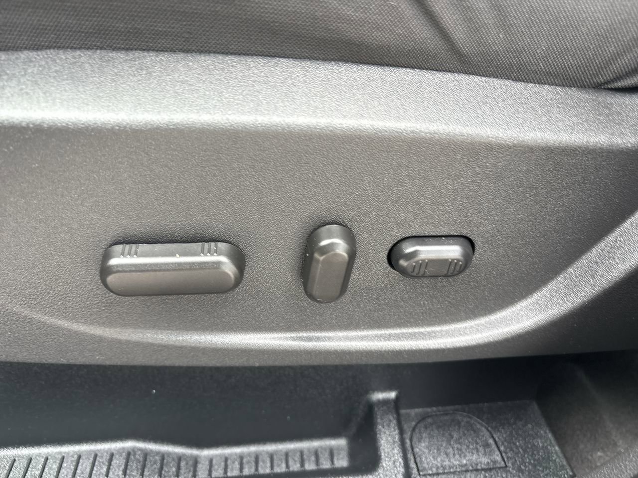 2017 Ford C-Max Hybrid SE photo 19