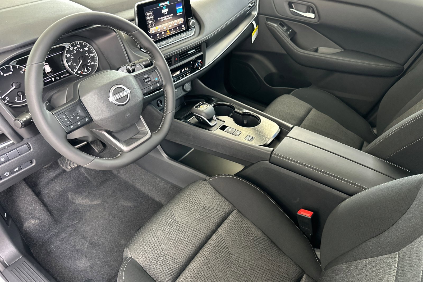 2026 Nissan Rogue SV photo 4