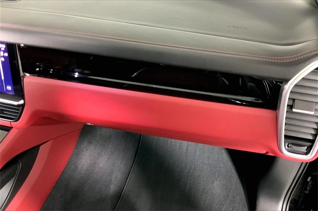 2022 Porsche Cayenne Platinum Edition photo 16
