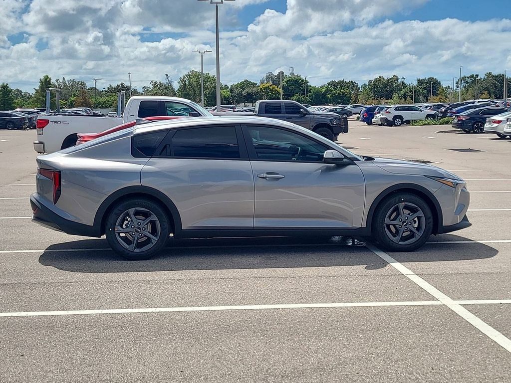 2025 Kia K4 LXS photo 4