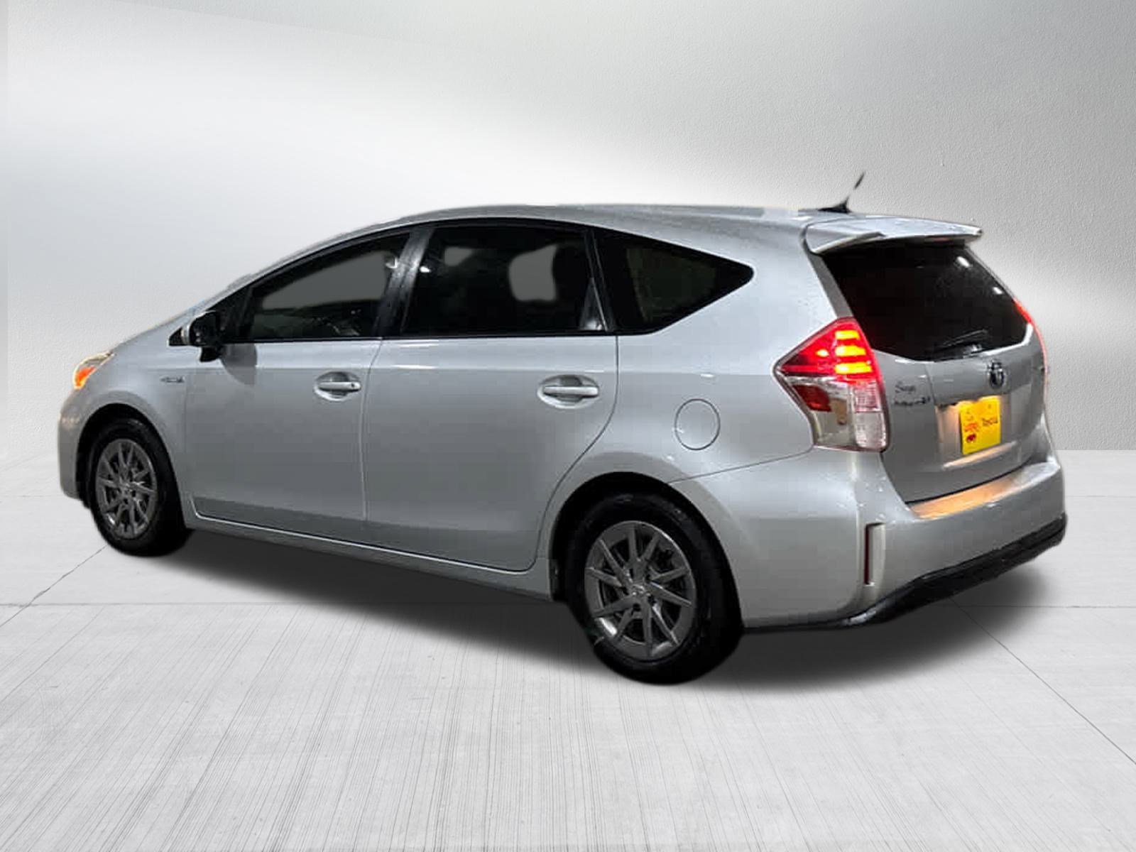 2017 Toyota Prius V Three photo 3