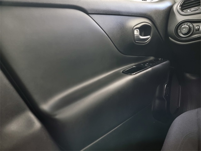 2017 Jeep Renegade Latitude North Edition photo 25