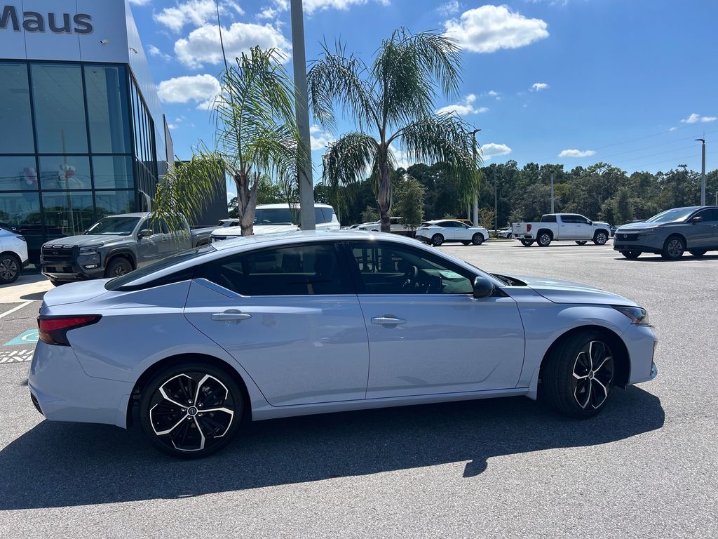 2025 Nissan Altima 2.5 SR photo 8