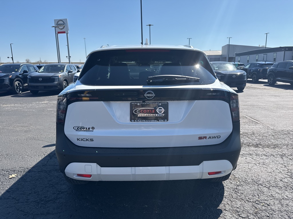 2025 Nissan Kicks SR photo 3