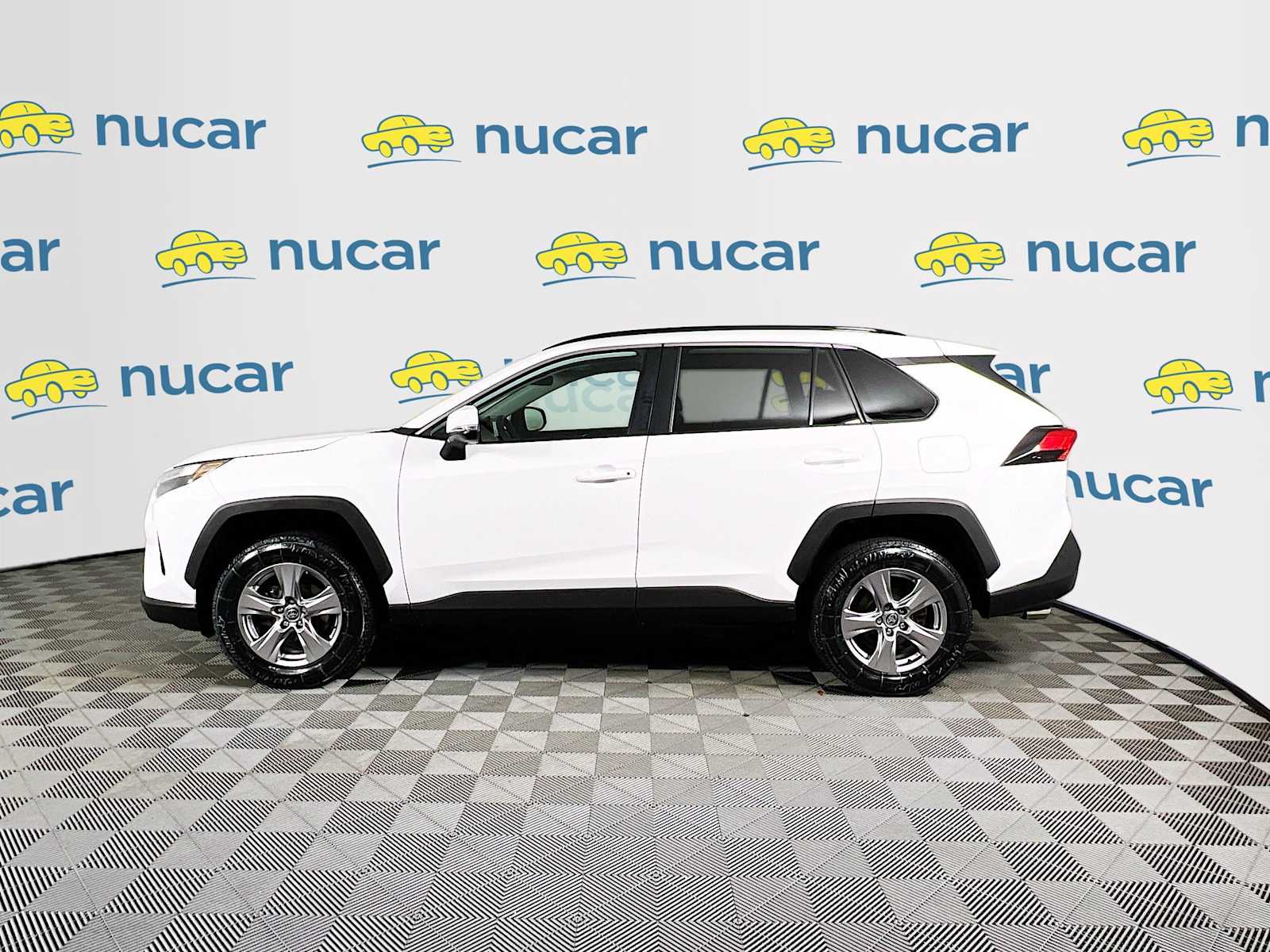 2022 Toyota RAV4 XLE photo 3