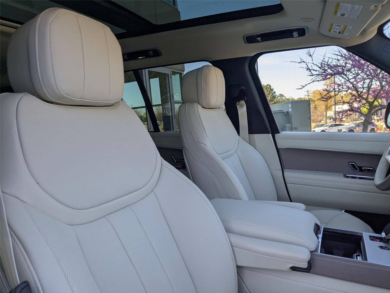 2025 Land Rover Range Rover SE photo 29