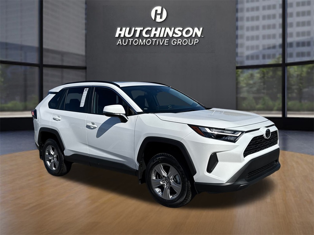 2025 Toyota RAV4 XLE's photo