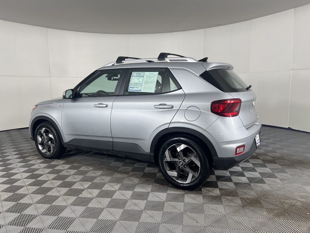 2022 Hyundai Venue SEL Limited photo 2