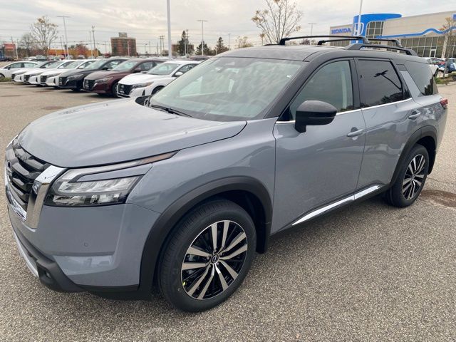 2025 Nissan Pathfinder Platinum photo 3