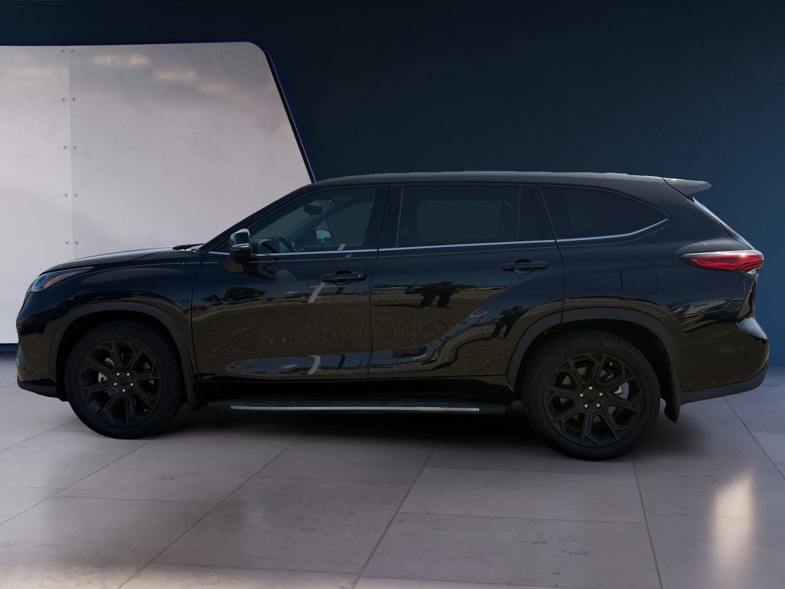 2022 Toyota Highlander L photo 2