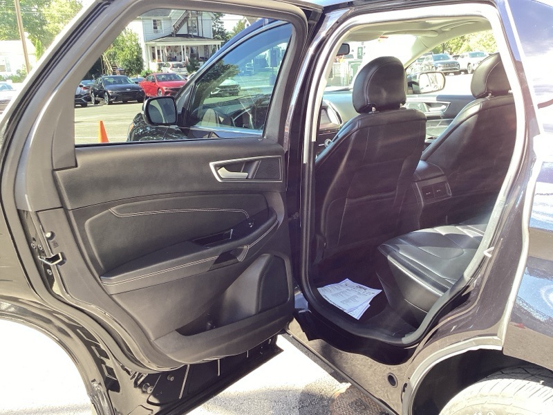 2019 Ford Edge Titanium photo 22