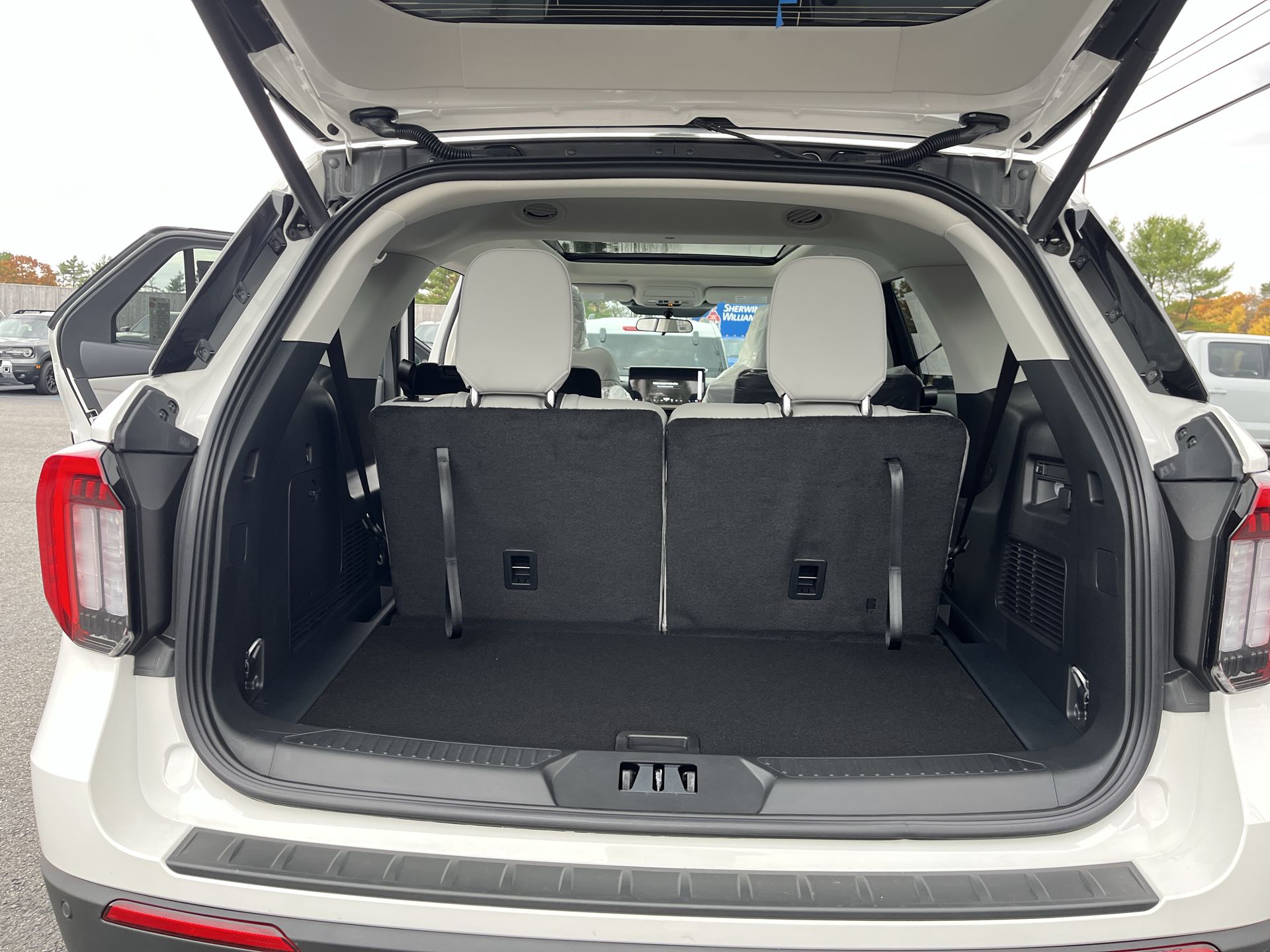 2026 Ford Explorer photo 2