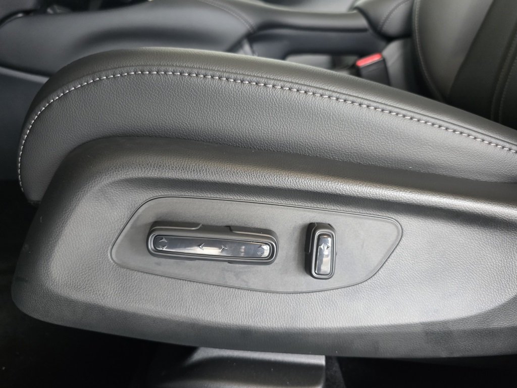 2026 Honda HR-V EX-L photo 9