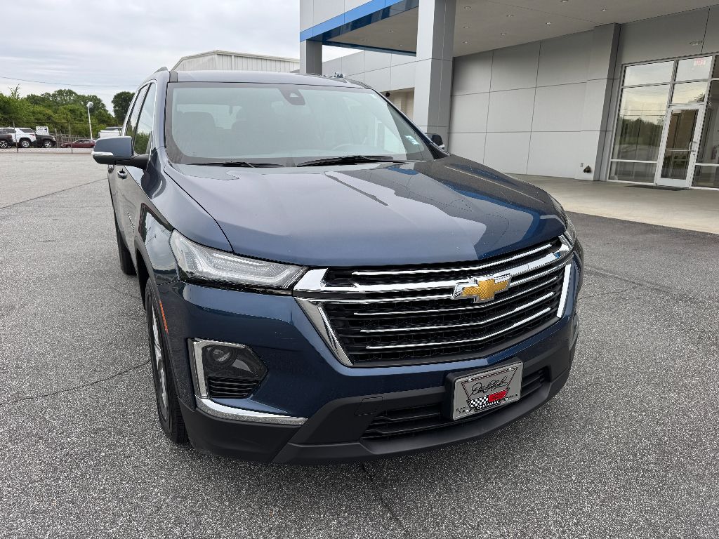 2023 Chevrolet Traverse Cloth photo 2