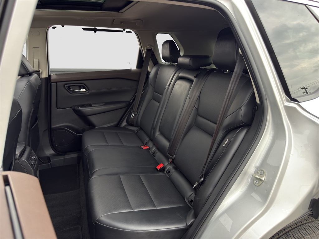 2022 Nissan Rogue SV photo 28