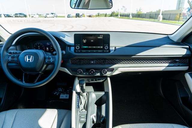 2025 Honda Accord LX photo 14