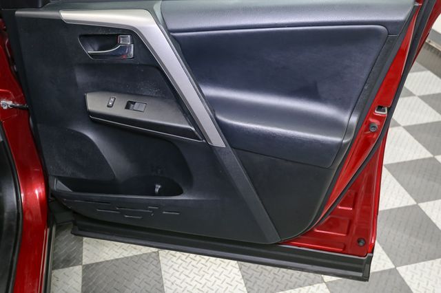 2018 Toyota RAV4 XLE photo 17